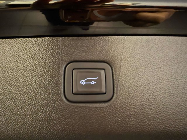 Used 2025 Chevrolet Blazer LT w/ Convenience Package AWD/4WD image 9