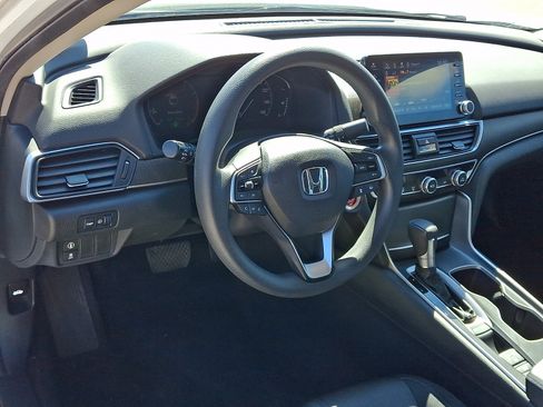Used 2018 Honda Accord EX image 18