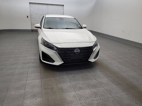 Used 2023 Nissan Altima 2.5 SV FWD image 14