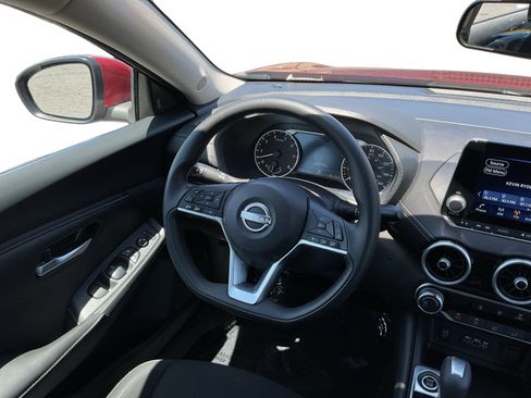 Used 2024 Nissan Sentra SV FWD image 11