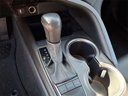 Used 2024 Toyota Camry SE image 9