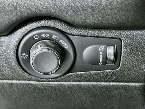 Used 2025 Dodge Durango GT AWD/4WD image 17