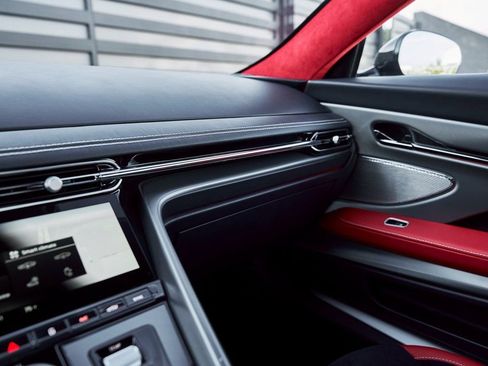 Used 2024 Aston Martin DB12 Coupe image 63