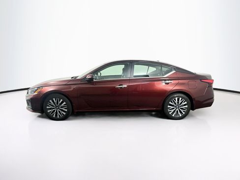 Used 2023 Nissan Altima 2.5 SV w/ SV Premium Package FWD image 4