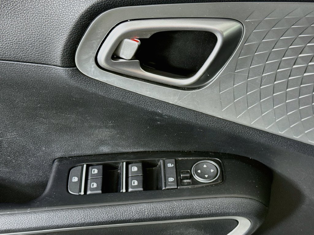 Used 2021 Kia Soul LX FWD image 21