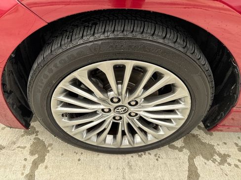 Used 2019 Toyota Avalon Limited image 21