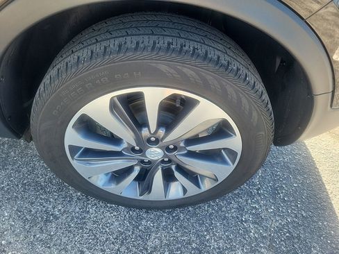 Used 2022 Buick Encore Preferred w/ Safety Package II AWD/4WD image 9