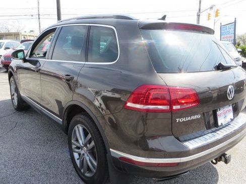 Used 2016 Volkswagen Touareg Sport image 44