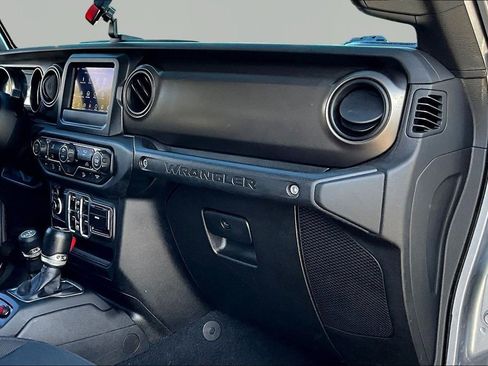 Used 2018 Jeep Wrangler Unlimited Sport S image 22