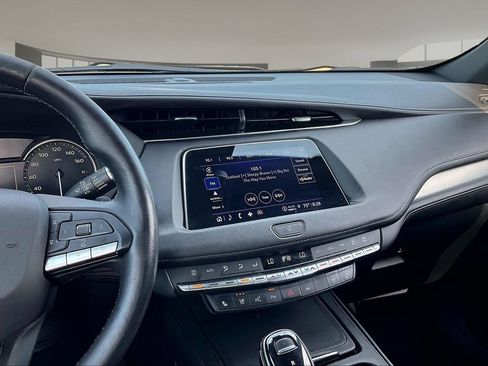 Used 2022 Cadillac XT4 Premium Luxury w/ Enhanced Visibility Package FWD image 6