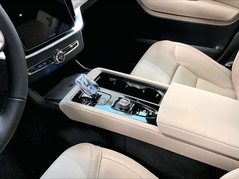 New 2026 Volvo XC90 B6 Plus w/ Protection Package Premier AWD/4WD image 10