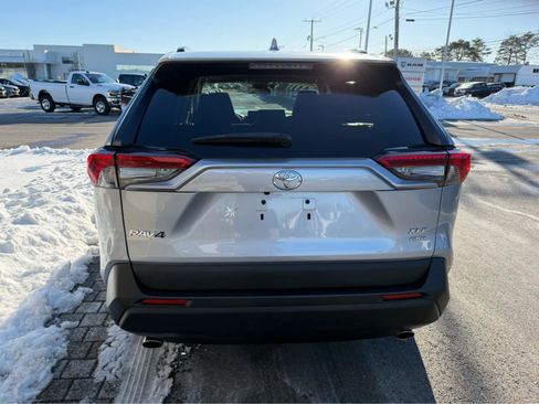 Used 2021 Toyota RAV4 XLE w/ Convenience Package image 7