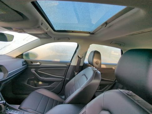 Used 2022 Volkswagen Jetta SE w/ Panoramic Sunroof Package FWD image 7