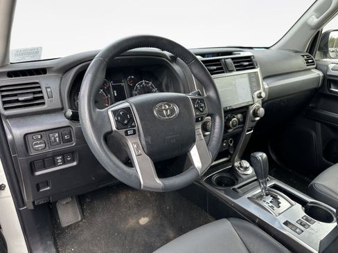 Used 2022 Toyota 4Runner SR5 Premium image 11