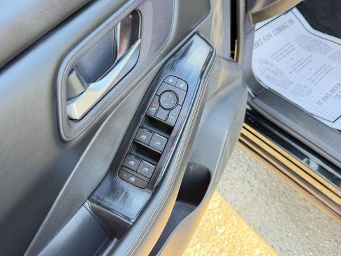 Used 2024 Nissan Rogue SV AWD/4WD image 17