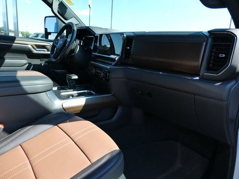 Certified 2024 Chevrolet Silverado 1500 High Country w/ Technology Package AWD/4WD image 16