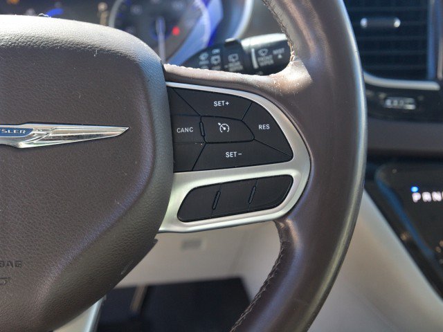 Used 2017 Chrysler Pacifica Touring-L Plus w/ Tire & Wheel Group FWD image 19