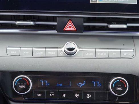 Used 2024 Hyundai Elantra SEL FWD image 21