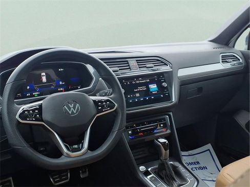 Used 2024 Volkswagen Tiguan SE R-Line image 11