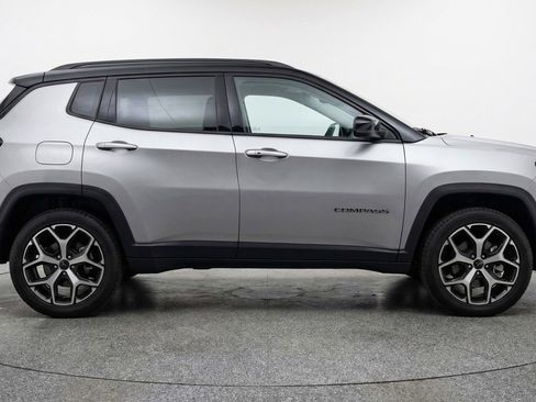 Used 2025 Jeep Compass Limited image 11