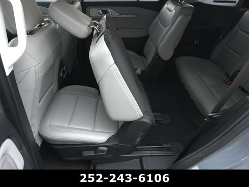 Used 2025 Ford Explorer Active w/ Active Comfort Package RWD image 35