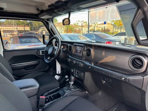 Used 2021 Jeep Wrangler Sport AWD/4WD image 22