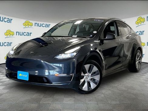 Used 2024 Tesla Model Y Long Range AWD/4WD image 3