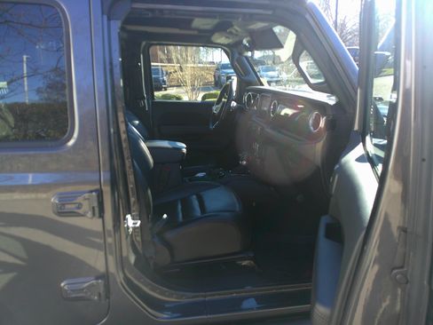 Used 2021 Jeep Wrangler Unlimited Rubicon w/ Trailer Tow Package image 47