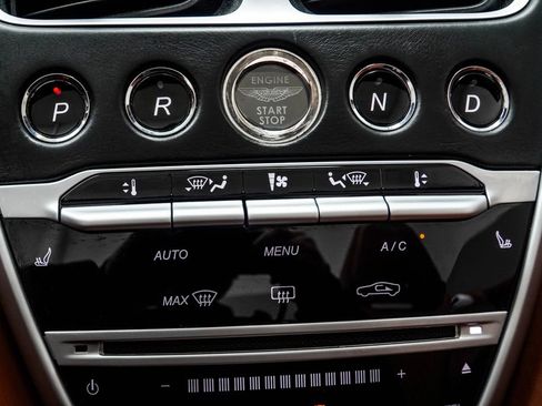 Used 2019 Aston Martin DB11 Volante RWD image 32