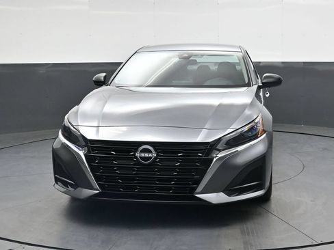 Used 2024 Nissan Altima 2.5 SV FWD image 9