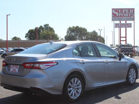Used 2019 Toyota Camry LE image 4