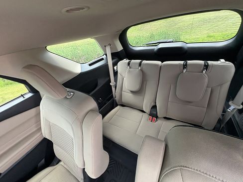 Used 2022 Ford Explorer XLT AWD/4WD image 22