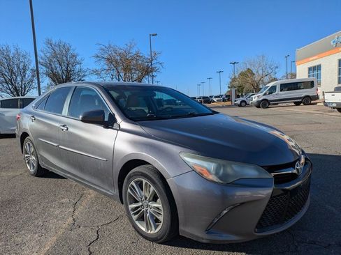 Used 2017 Toyota Camry SE FWD image 3