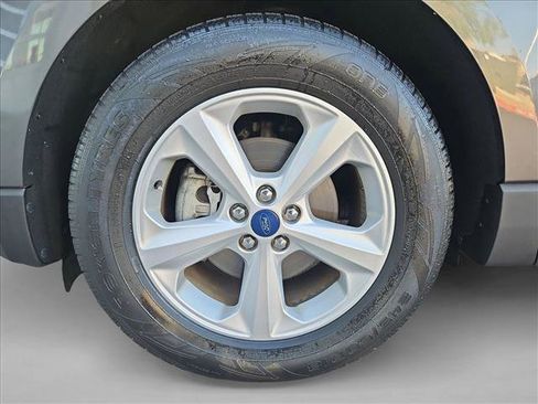 Used 2020 Ford Edge SE FWD image 23