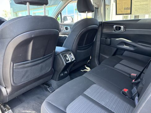 Certified 2022 Kia Sorento LX FWD image 15