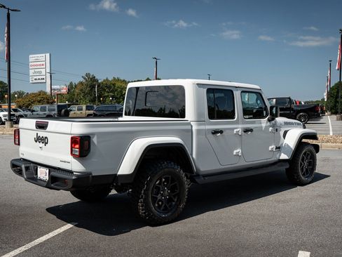 New 2025 Jeep Gladiator Sport image 10