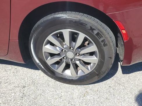 Used 2019 Chrysler Pacifica Touring-L Plus image 5