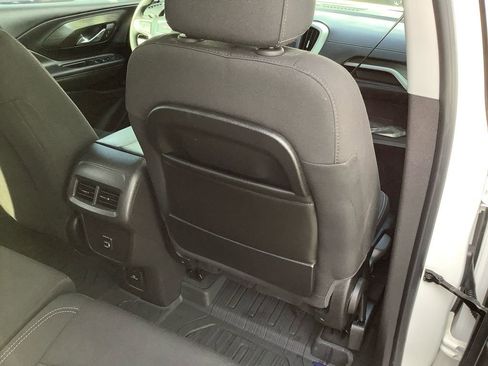 Used 2024 GMC Terrain SLE w/ Driver Convenience Package FWD image 17