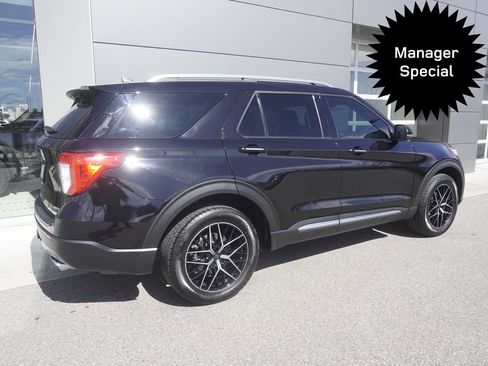 Used 2023 Ford Explorer Platinum w/ Technology Package image 4