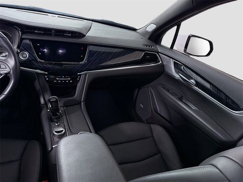 Used 2024 Cadillac XT6 Premium Luxury image 18