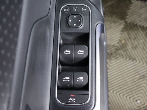 Used 2025 Mercedes-Benz GLB 250 4MATIC image 32