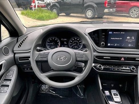 Used 2021 Hyundai Sonata SE w/ Cargo Package image 4