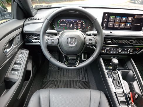 Used 2025 Honda Accord Sport image 12