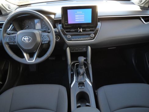 Certified 2023 Toyota Corolla Cross LE image 11