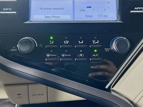 Used 2018 Toyota Camry LE image 18