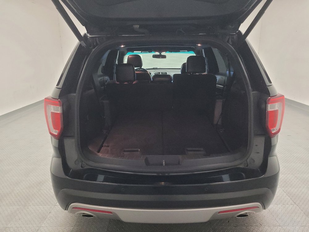 Used 2017 Ford Explorer XLT w/ Equipment Group 202A FWD image 29