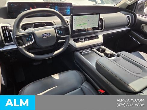Used 2025 Ford Expedition Active AWD/4WD image 8