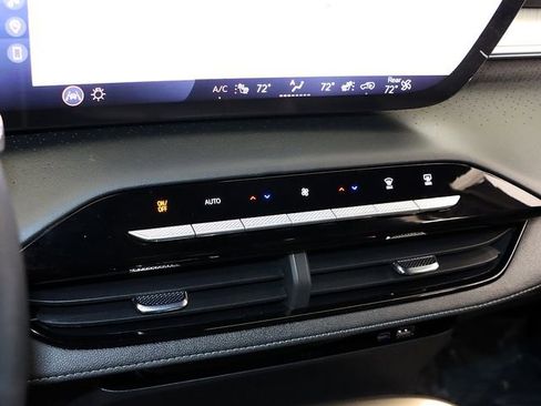 Certified 2025 Buick Enclave Avenir image 22