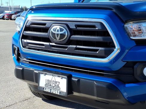Used 2018 Toyota Tacoma SR image 33