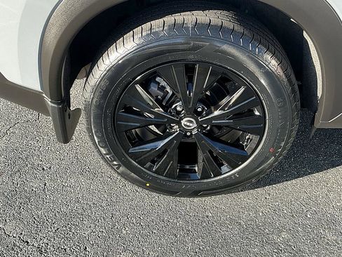 Used 2023 Nissan Rogue SV w/ SV Premium B Package image 8